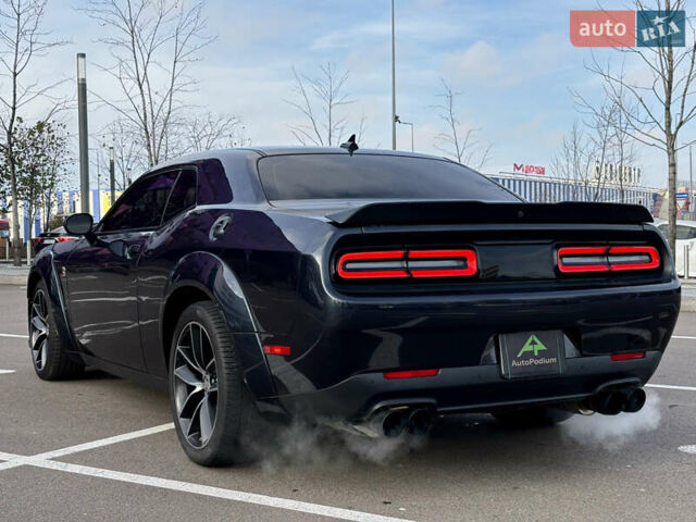 Серый Додж Челенджер, объемом двигателя 6.41 л и пробегом 108 тыс. км за 26500 $, фото 8 на Automoto.ua