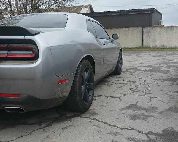 Сірий Додж Challenger, об'ємом двигуна 3.6 л та пробігом 225 тис. км за 18000 $, фото 4 на Automoto.ua