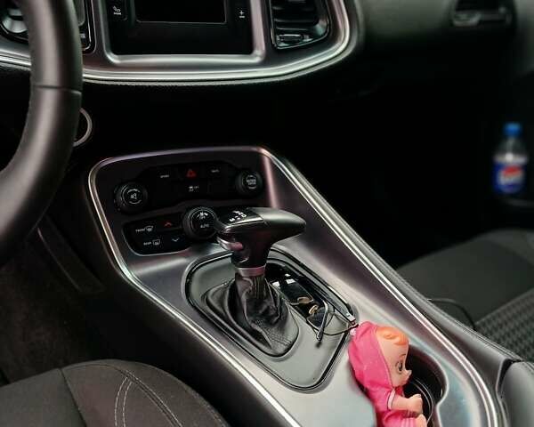 Сірий Додж Challenger, об'ємом двигуна 3.6 л та пробігом 225 тис. км за 18000 $, фото 22 на Automoto.ua