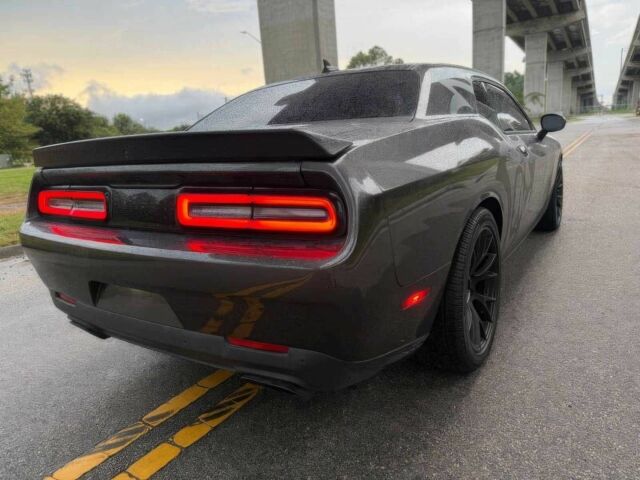 Серый Додж Челенджер, объемом двигателя 6.2 л и пробегом 78 тыс. км за 16800 $, фото 6 на Automoto.ua