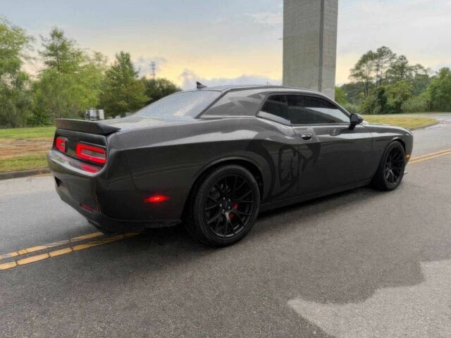 Серый Додж Челенджер, объемом двигателя 6.2 л и пробегом 78 тыс. км за 16800 $, фото 7 на Automoto.ua