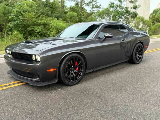 Серый Додж Челенджер, объемом двигателя 6.2 л и пробегом 78 тыс. км за 16800 $, фото 2 на Automoto.ua