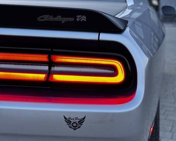 Сірий Додж Challenger, об'ємом двигуна 5.65 л та пробігом 96 тис. км за 31000 $, фото 15 на Automoto.ua