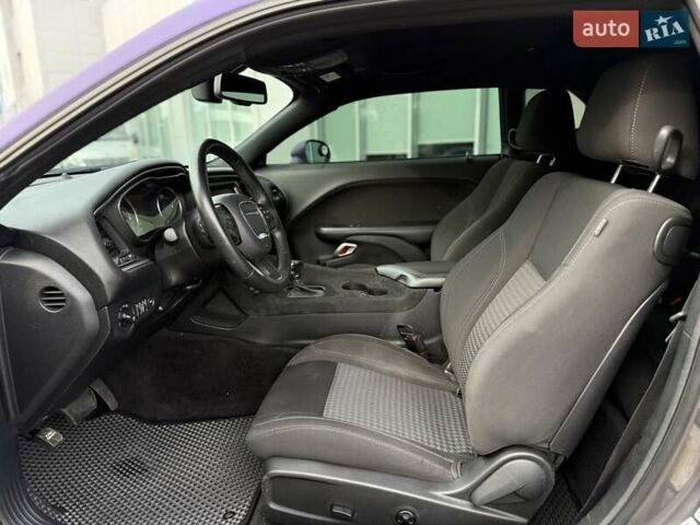 Сірий Додж Challenger, об'ємом двигуна 5.65 л та пробігом 69 тис. км за 25999 $, фото 11 на Automoto.ua