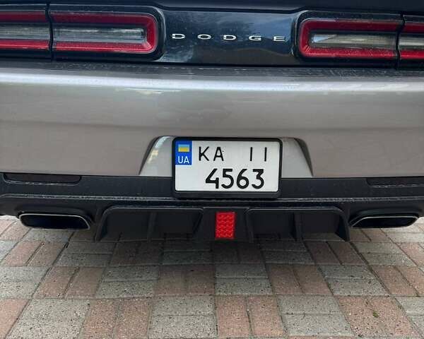 Серый Додж Челенджер, объемом двигателя 5.65 л и пробегом 146 тыс. км за 24000 $, фото 1 на Automoto.ua