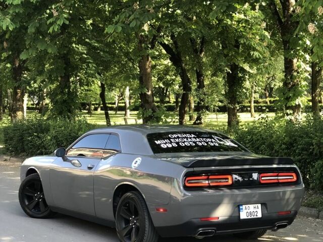 Серый Додж Челенджер, объемом двигателя 3.6 л и пробегом 65 тыс. км за 18000 $, фото 3 на Automoto.ua