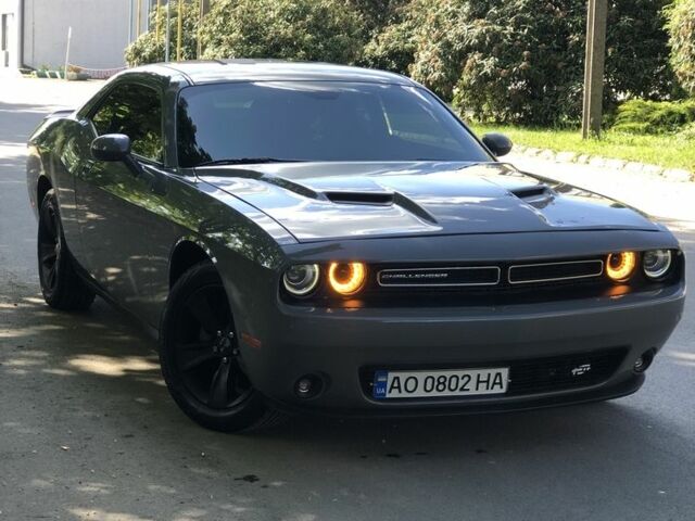 Серый Додж Челенджер, объемом двигателя 3.6 л и пробегом 65 тыс. км за 18000 $, фото 5 на Automoto.ua