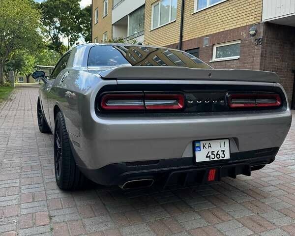 Серый Додж Челенджер, объемом двигателя 5.65 л и пробегом 146 тыс. км за 24000 $, фото 3 на Automoto.ua