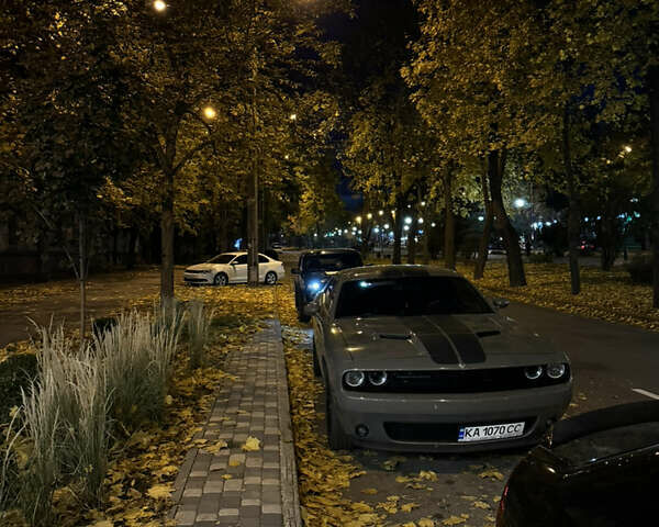 Серый Додж Челенджер, объемом двигателя 3.6 л и пробегом 172 тыс. км за 20500 $, фото 18 на Automoto.ua