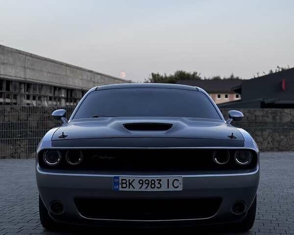 Сірий Додж Challenger, об'ємом двигуна 5.65 л та пробігом 96 тис. км за 31000 $, фото 1 на Automoto.ua