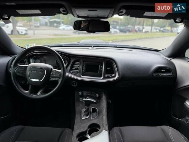 Сірий Додж Challenger, об'ємом двигуна 5.65 л та пробігом 69 тис. км за 25999 $, фото 8 на Automoto.ua