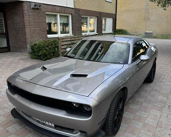 Серый Додж Челенджер, объемом двигателя 5.65 л и пробегом 146 тыс. км за 24000 $, фото 4 на Automoto.ua