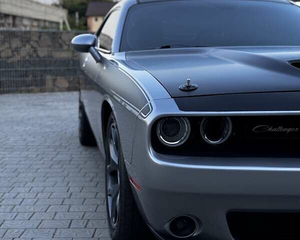 Сірий Додж Challenger, об'ємом двигуна 5.65 л та пробігом 96 тис. км за 31000 $, фото 3 на Automoto.ua
