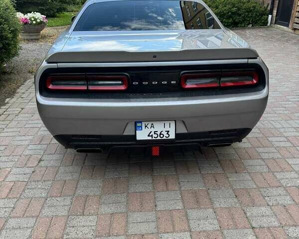 Серый Додж Челенджер, объемом двигателя 5.65 л и пробегом 146 тыс. км за 24000 $, фото 2 на Automoto.ua