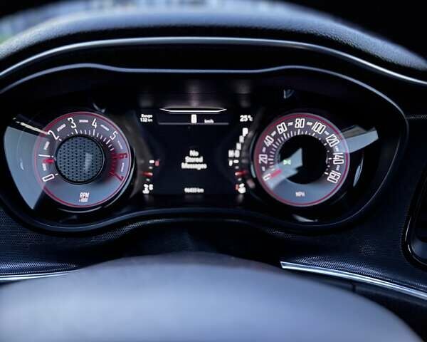 Сірий Додж Challenger, об'ємом двигуна 5.65 л та пробігом 96 тис. км за 31000 $, фото 23 на Automoto.ua