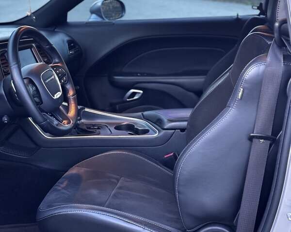 Сірий Додж Challenger, об'ємом двигуна 5.65 л та пробігом 96 тис. км за 31000 $, фото 21 на Automoto.ua