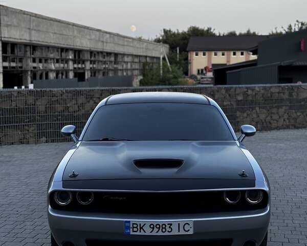 Сірий Додж Challenger, об'ємом двигуна 5.65 л та пробігом 96 тис. км за 31000 $, фото 2 на Automoto.ua