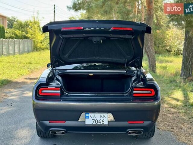 Серый Додж Челенджер, объемом двигателя 3.61 л и пробегом 211 тыс. км за 15999 $, фото 12 на Automoto.ua