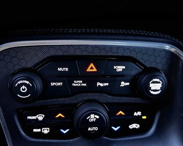 Сірий Додж Challenger, об'ємом двигуна 5.65 л та пробігом 96 тис. км за 31000 $, фото 24 на Automoto.ua