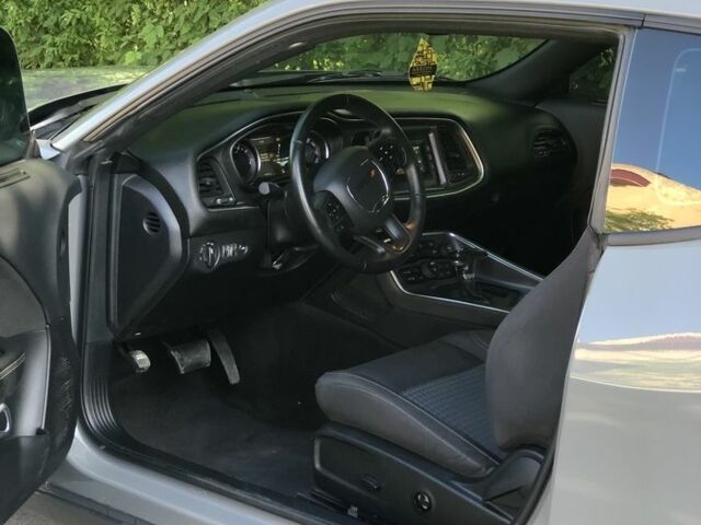 Серый Додж Челенджер, объемом двигателя 3.6 л и пробегом 65 тыс. км за 18000 $, фото 6 на Automoto.ua