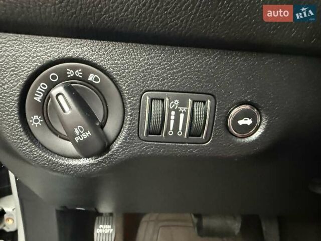 Сірий Додж Challenger, об'ємом двигуна 3.6 л та пробігом 56 тис. км за 24300 $, фото 24 на Automoto.ua