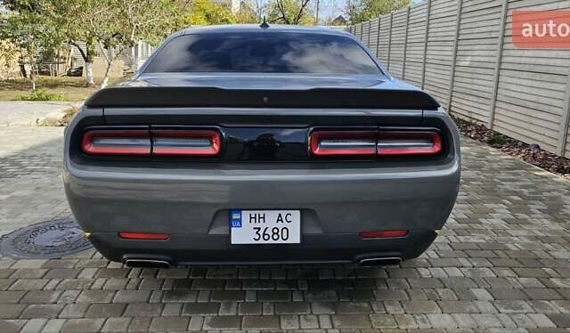 Серый Додж Челенджер, объемом двигателя 3.6 л и пробегом 135 тыс. км за 22000 $, фото 5 на Automoto.ua