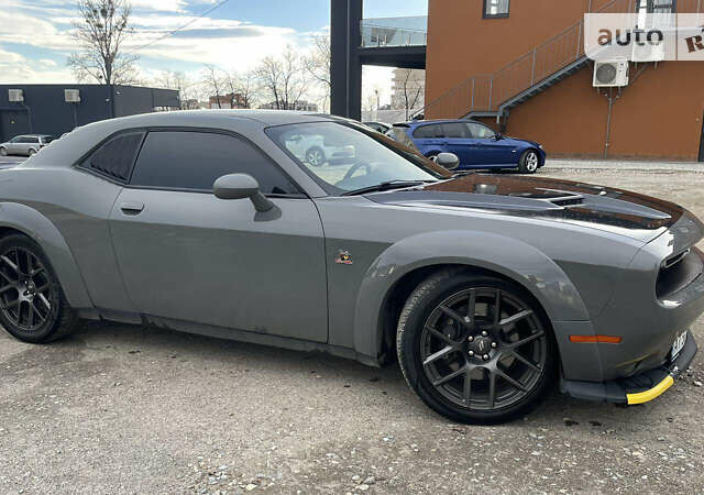 Серый Додж Челенджер, объемом двигателя 6.4 л и пробегом 31 тыс. км за 33500 $, фото 1 на Automoto.ua