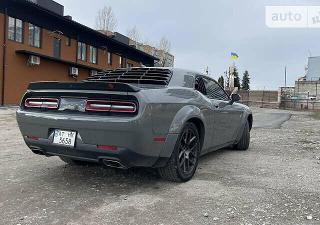 Серый Додж Челенджер, объемом двигателя 6.4 л и пробегом 31 тыс. км за 33500 $, фото 8 на Automoto.ua