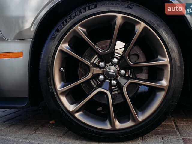 Додж Челенджер 2018 в Днепре (Днепропетровске) на Automoto.ua Серый Додж Челенджер, объемом двигателя 5.65 л и пробегом 113 тыс. км за 24000 $, фото 3 на Automoto.ua