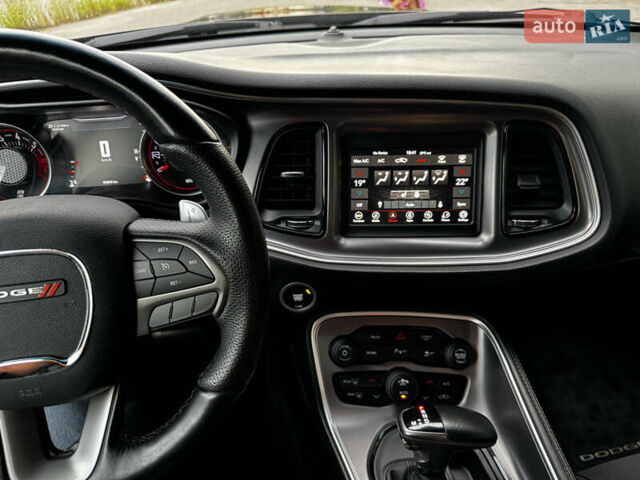Сірий Додж Challenger, об'ємом двигуна 5.65 л та пробігом 95 тис. км за 25500 $, фото 7 на Automoto.ua