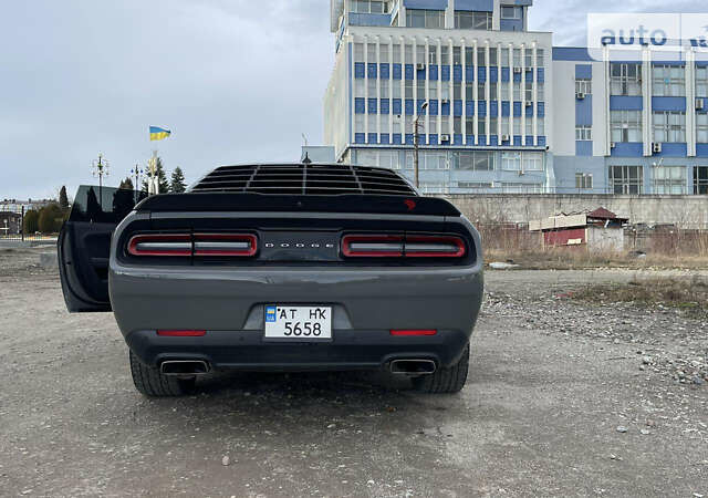 Серый Додж Челенджер, объемом двигателя 6.4 л и пробегом 31 тыс. км за 33500 $, фото 9 на Automoto.ua