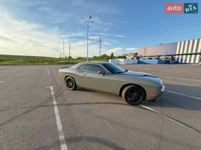 Серый Додж Челенджер, объемом двигателя 3.6 л и пробегом 139 тыс. км за 21300 $, фото 3 на Automoto.ua