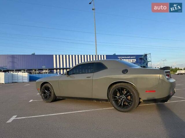 Серый Додж Челенджер, объемом двигателя 3.6 л и пробегом 139 тыс. км за 21300 $, фото 4 на Automoto.ua