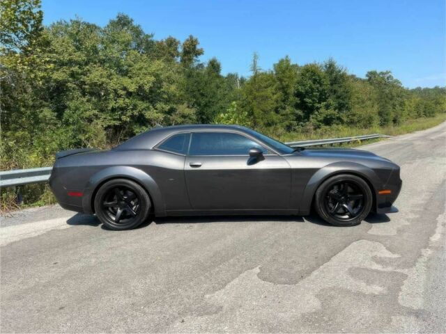 Додж Челенджер 2018 в Тернополе на Automoto.ua Серый Додж Челенджер, объемом двигателя 6.2 л и пробегом 48 тыс. км за 18000 $, фото 3 на Automoto.ua