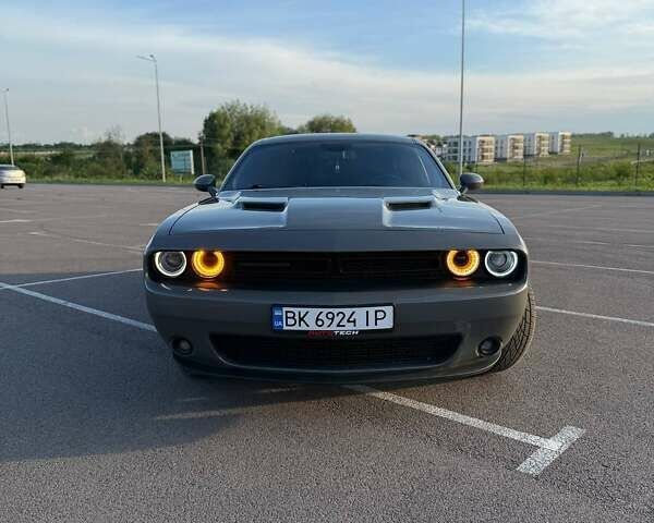 Серый Додж Челенджер, объемом двигателя 3.6 л и пробегом 139 тыс. км за 21300 $, фото 6 на Automoto.ua