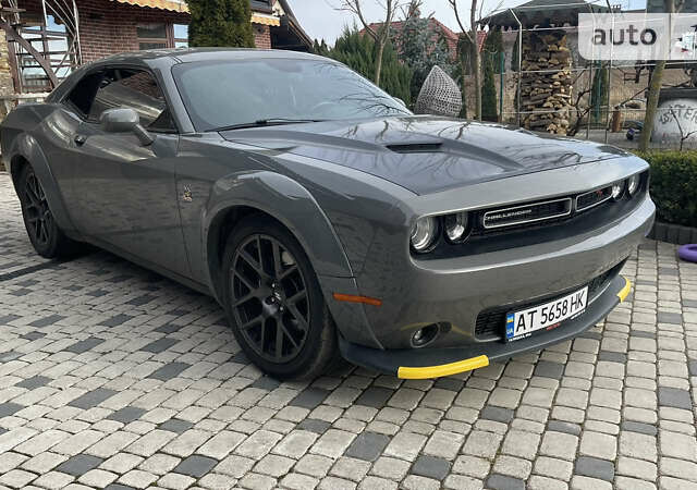 Серый Додж Челенджер, объемом двигателя 6.4 л и пробегом 31 тыс. км за 33500 $, фото 16 на Automoto.ua
