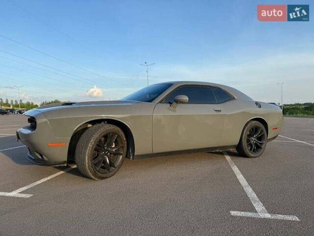 Серый Додж Челенджер, объемом двигателя 3.6 л и пробегом 139 тыс. км за 21300 $, фото 1 на Automoto.ua