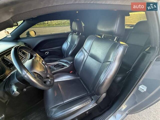 Серый Додж Челенджер, объемом двигателя 3.6 л и пробегом 139 тыс. км за 21300 $, фото 14 на Automoto.ua