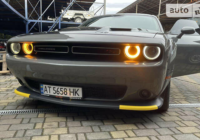 Серый Додж Челенджер, объемом двигателя 6.4 л и пробегом 31 тыс. км за 33500 $, фото 6 на Automoto.ua