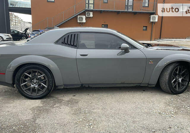 Серый Додж Челенджер, объемом двигателя 6.4 л и пробегом 31 тыс. км за 33500 $, фото 2 на Automoto.ua