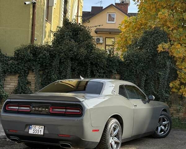 Серый Додж Челенджер, объемом двигателя 3.6 л и пробегом 180 тыс. км за 28500 $, фото 5 на Automoto.ua