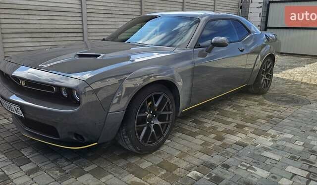 Серый Додж Челенджер, объемом двигателя 3.6 л и пробегом 135 тыс. км за 22000 $, фото 2 на Automoto.ua