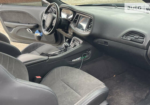 Серый Додж Челенджер, объемом двигателя 6.4 л и пробегом 31 тыс. км за 33500 $, фото 18 на Automoto.ua