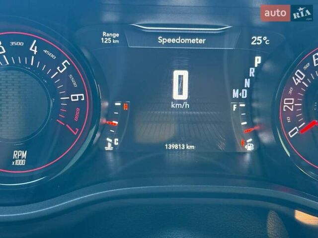 Серый Додж Челенджер, объемом двигателя 3.6 л и пробегом 139 тыс. км за 21300 $, фото 9 на Automoto.ua