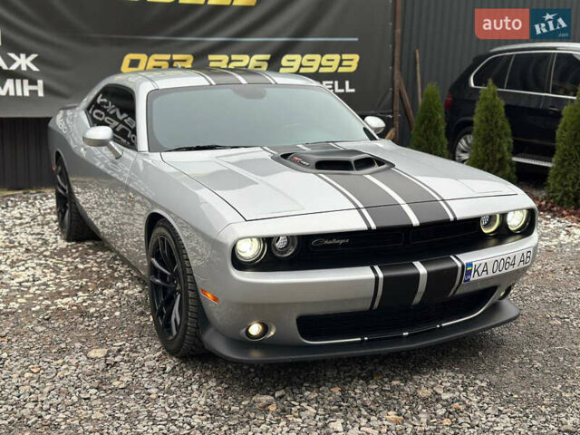 Серый Додж Челенджер, объемом двигателя 6.42 л и пробегом 57 тыс. км за 31000 $, фото 1 на Automoto.ua