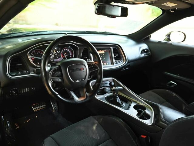 Серый Додж Челенджер, объемом двигателя 6.4 л и пробегом 31 тыс. км за 8200 $, фото 10 на Automoto.ua