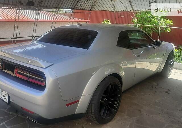 Серый Додж Челенджер, объемом двигателя 6.4 л и пробегом 46 тыс. км за 42000 $, фото 4 на Automoto.ua