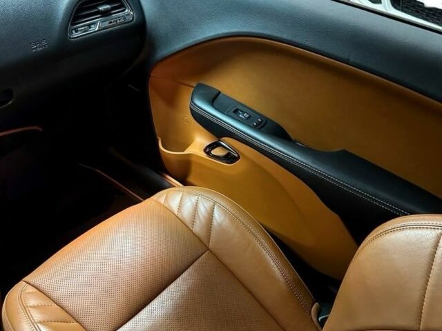 Серый Додж Челенджер, объемом двигателя 6.2 л и пробегом 20 тыс. км за 56000 $, фото 6 на Automoto.ua