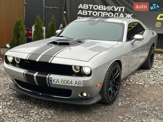 Серый Додж Челенджер, объемом двигателя 6.42 л и пробегом 57 тыс. км за 31000 $, фото 3 на Automoto.ua
