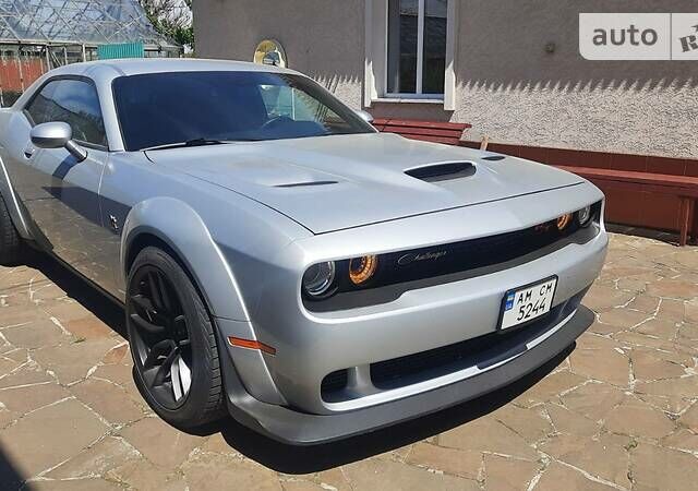 Серый Додж Челенджер, объемом двигателя 6.4 л и пробегом 46 тыс. км за 42000 $, фото 1 на Automoto.ua